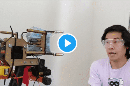 Người đàn ông Mỹ phát minh ra… súng bắn khẩu trang vào mặt