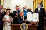 Tổng thống Donald Trump ký luật GAOA ngày 4 tháng 8 năm 2020