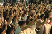 Người biểu tình Thái Lan: Đất nước là của nhân dân, hạ bệ độc tài!