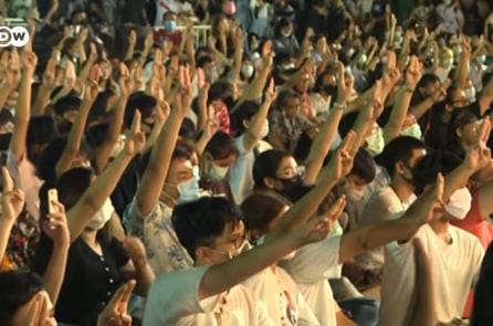 10.000 người Thái biểu tình ở Bangkok