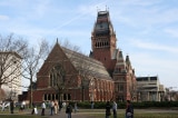 dai hoc harvard shutterstock 2519352