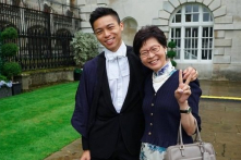 Sau lệnh chế tài, con trai bà Carrie Lam đã từ Mỹ về Hồng Kông?