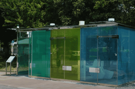 Khám phá nhà vệ sinh công cộng “trong suốt” ở Nhật