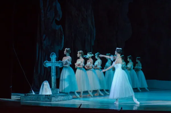 Ballet Giselle tinh yeu cai chet 08