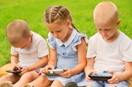 Ép 5 con “cai nghiện điện thoại”, kết quả khiến người mẹ kinh ngạc