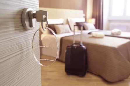 Chỉ bạn cách kiểm tra camera ẩn trong phòng khách sạn