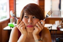 9 điều bạn không nên làm khi đang đói bụng