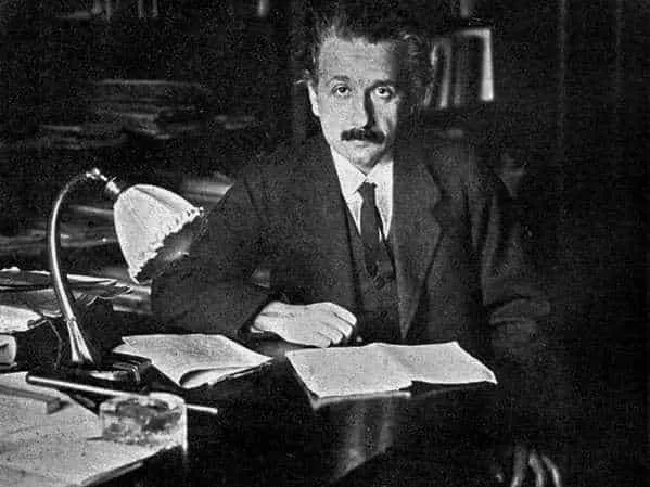 những câu nói của albert einstein, nhà khoa học albert einstein, những câu nói bất hủ của albert einstein, những câu nói nổi tiếng của albert einstein, danh ngôn của albert einstein Albert Einstein