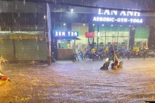 Triều cường lập đỉnh kết hợp bão số 5, TP.HCM cảnh báo nguy cơ ngập lớn