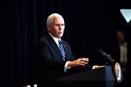 Phó TT Pence và bà Harris đưa ra các vấn đề gây khó chịu cho đối thủ