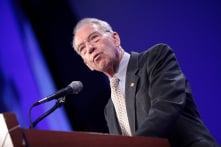 TNS Grassley: Các giao dịch kinh doanh của Hunter Biden cần được giám sát kỹ lưỡng