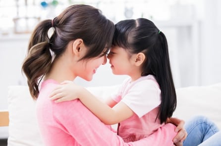7 lợi ích sức khỏe và tinh thần bạn nhận được nếu ôm thường xuyên