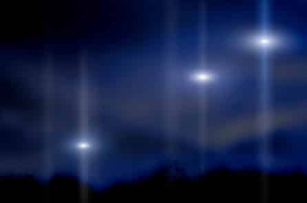 UFO rượt đuổi nhau trên bầu trời Nhật Bản?