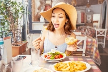Tại sao bạn ăn kiêng khắt khe nhưng không giảm được cân?