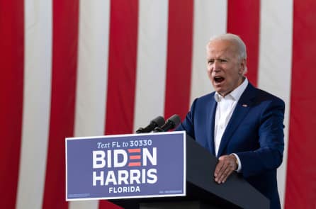 Chặn thông tin tiêu cực về ông Biden, Twitter bị ông Trump dọa kiện