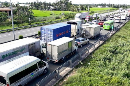 Thu phí đường cao tốc đầu tư bằng ngân sách: Nên hay không?