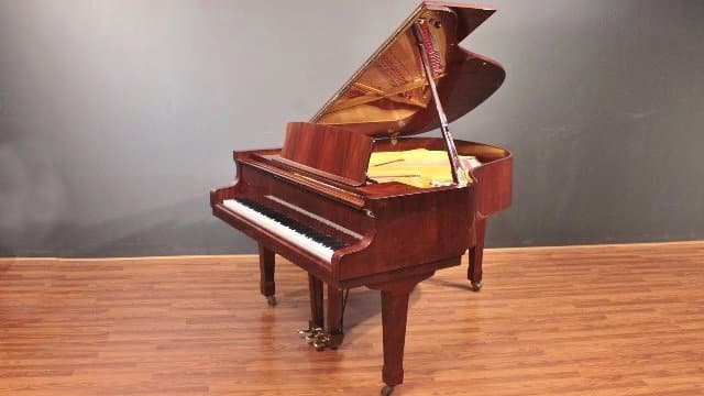 Chiếc đàn piano màu gụ đỏ - tình thương của người bà