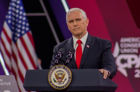 Ông Pence ca ngợi ông Trump khi gặp các nghị sĩ Đảng Cộng hòa
