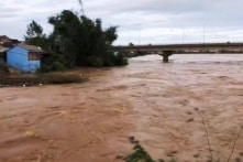 Mưa lớn kèm thủy điện xả lũ, nước sông tại Quảng Nam, Quảng Ngãi lên nhanh