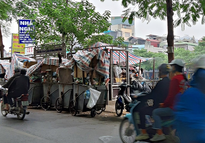 rac thai un u tren duong ha noi 00