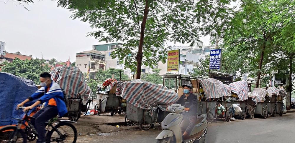 rac thai un u tren duong ha noi 03