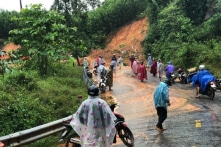 2 cán bộ xã ở Quảng Nam bị đất đá sạt lở vùi lấp, mất tích