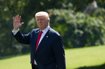 Twitter, Facebook sẽ gỡ các bài đăng “trù ẻo” TT Trump