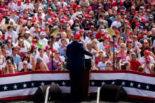 Nhiều đám đông ủng hộ ông Trump ngay tại các bang của phe Dân chủ