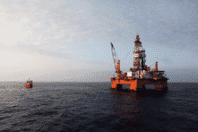 TT Trump đưa SMIC và CNOOC của Trung Quốc vào danh sách đen quốc phòng