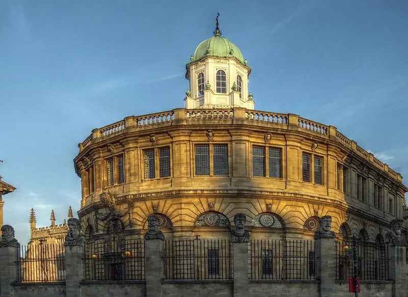 800px Oxford Building Sunset image image