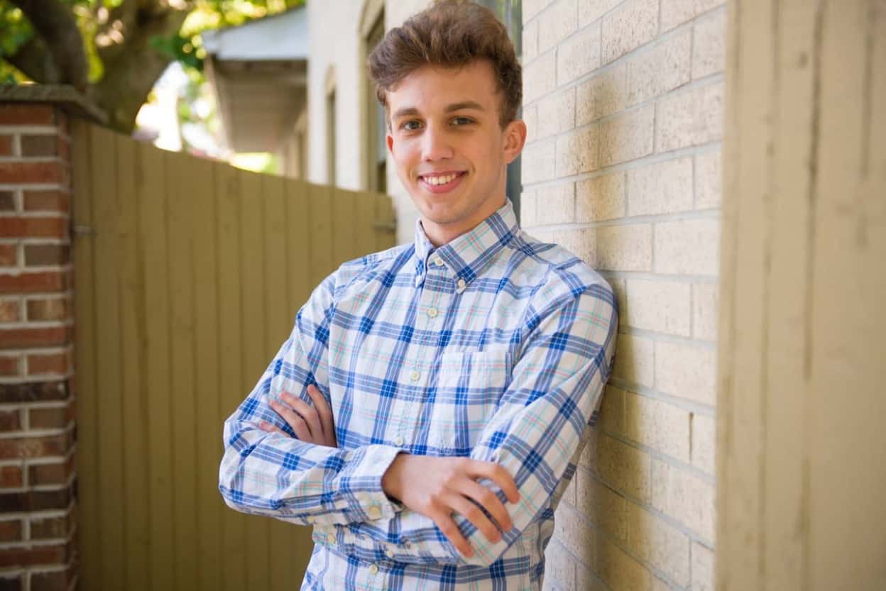 man wearing blue and white shirt 769745 image