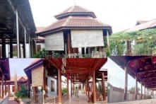 Mất rừng: Một phần do quan chức xây dinh thự bằng gỗ?