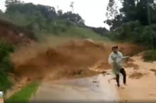 Sạt lở núi kinh hoàng trên quốc lộ 40B: “Chạy, chạy, chạy đi…” (Clip)