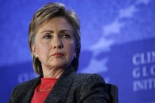 Nhiều người tập trung bên ngoài nhà bà Hillary Clinton, yêu cầu bắt giam bà