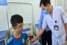 Nữ chủ quán ở Bắc Ninh bị tạm giữ vì tra tấn 2 nam nhân viên