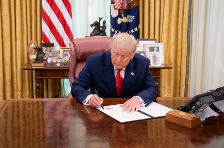 TT Donald Trump ký sắc lệnh cấm giao dịch với 8 ứng dụng Trung Quốc