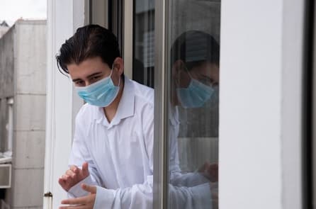 Ngư dân Philippines bị phạt 100.000 Đài tệ vì ra khỏi nhà 8 giây trong thời gian cách ly