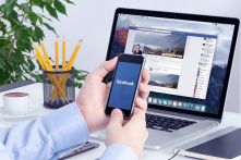Facebook bị các nhà lập pháp và xuất bản cáo buộc về hành vi “bắt nạt”