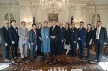 Ông Pompeo chính thức gặp gỡ đại diện các đoàn thể bị ĐCSTQ đàn áp
