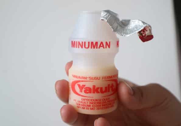 Sua chua Yakult 2