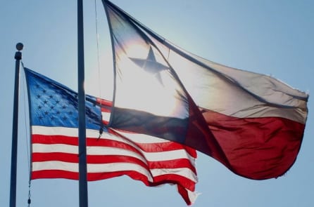 Thống đốc Texas hủy lệnh phải đeo khẩu trang, cho phép doanh nghiệp mở lại hoàn toàn