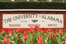 Đại học Alabama phải cung cấp hồ sơ tài trợ từ Trung Quốc
