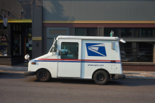 Nhân chứng: USPS đã vứt bỏ, ghi lùi ngày hàng ngàn lá phiếu trước bầu cử