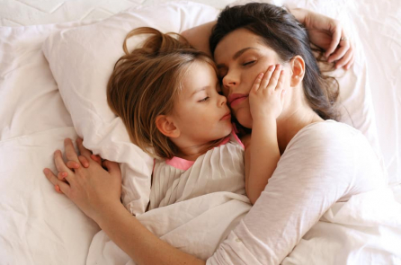 Làm mẹ thời hiện đại: Thiếu đi sự trợ giúp và kinh nghiệm truyền thống