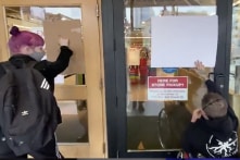 ANTIFA buộc nhà sách đóng cửa vì một quyển sách sắp xuất bản