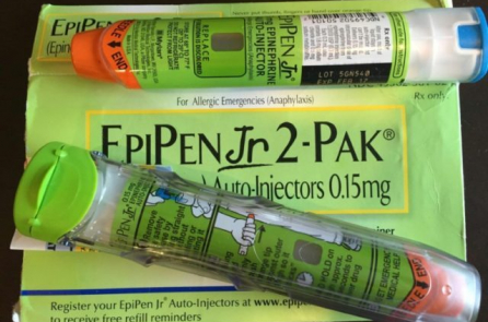 Ông Biden đình chỉ sắc lệnh của TT Trump về giảm giá thuốc Insulin, Epinephrine