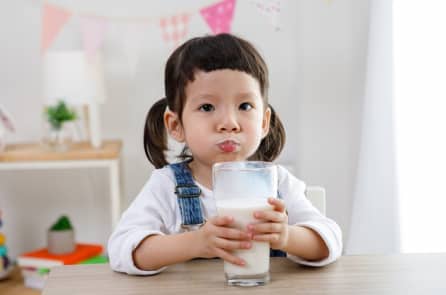 9 dấu hiệu cho thấy bạn cần tạm ngừng uống sữa