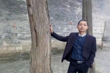 Giữ lời hứa, chàng trai 15 năm chăm sóc cha mẹ bạn gái đã mất
