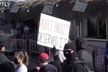 Antifa giơ bảng “Ashli Babbitt chết đáng đời” tại bãi biển San Diego