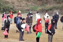 Gần tết, hàng chục người Việt làm thuê ở Trung Quốc đi đường mòn trở về